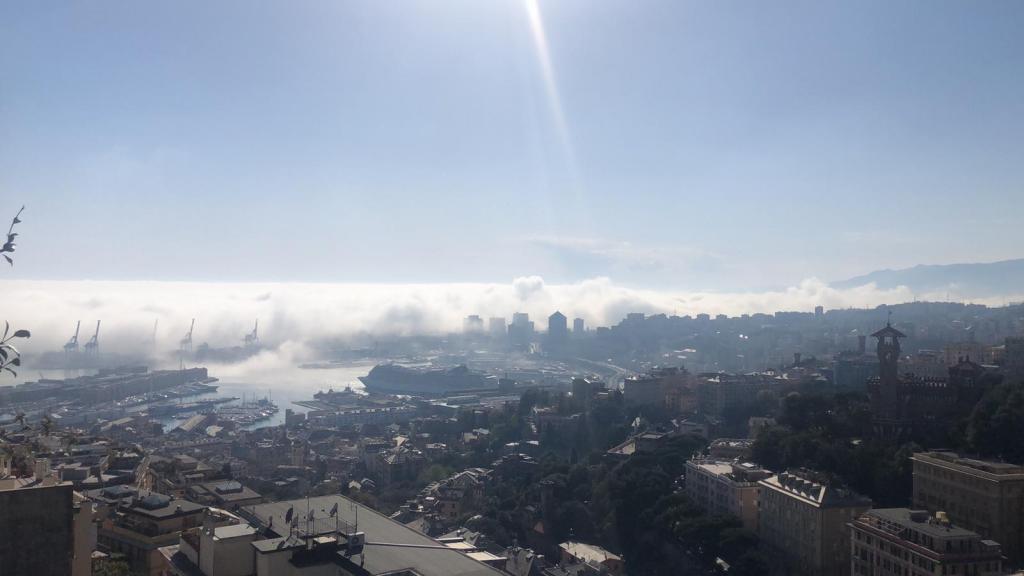 nebbia genova vista dall alto